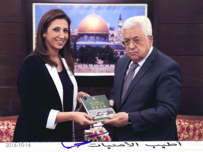 معالي السيدة علا عوض  رئيس الاحصاء الفلسطيني في زيارة رسمية  لفخامة السيد الرئيس  محمود عباس (( ابو مازن )) حفظه الله