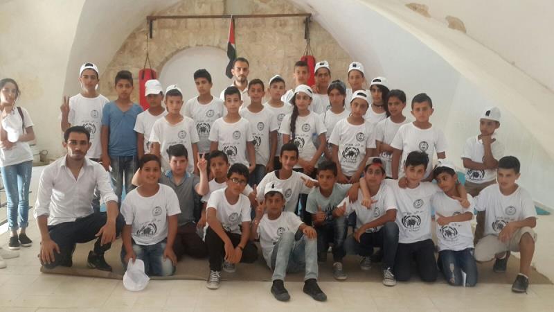 الفريق الوطني للتعداد بمحافظة القدس يزور عدد من المخيمات الصيفية ببلدة حزما