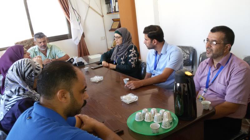  الفريق الوطني للتعداد بمحافظة الوسطى يلتقي مسئول اللجنة الشعبية للاجئين في مدينة دير البلح