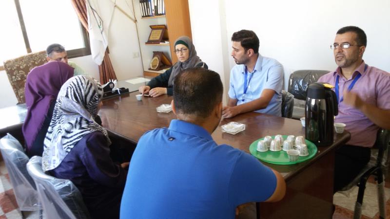 الفريق الوطني للتعداد بمحافظة الوسطى يلتقي مسئول اللجنة الشعبية للاجئين في مدينة دير البلح